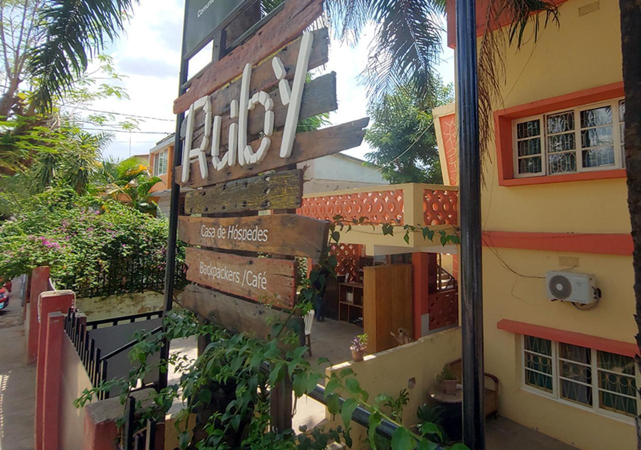 Ruby - Casa De Hospedes - Backpackers Nampula Eksteriør billede