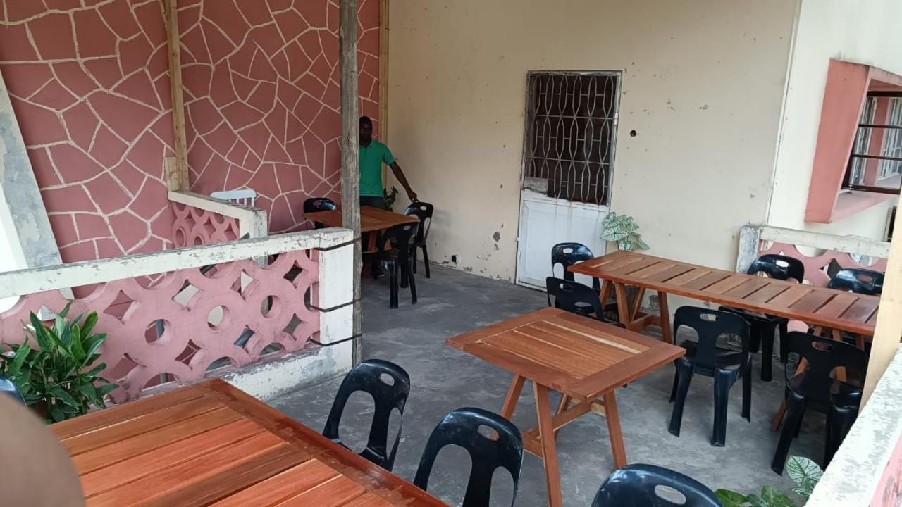 Ruby - Casa De Hospedes - Backpackers Nampula Eksteriør billede