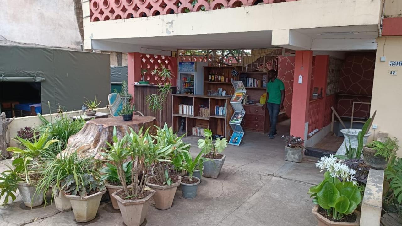 Ruby - Casa De Hospedes - Backpackers Nampula Eksteriør billede