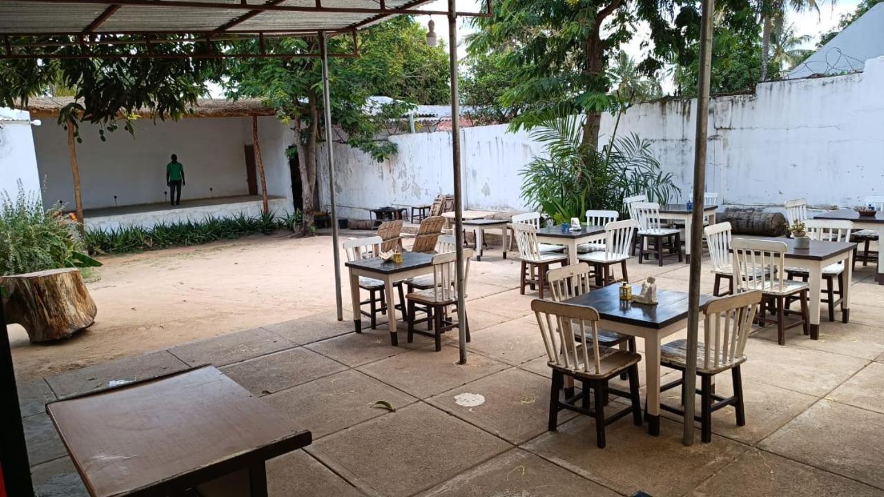 Ruby - Casa De Hospedes - Backpackers Nampula Eksteriør billede